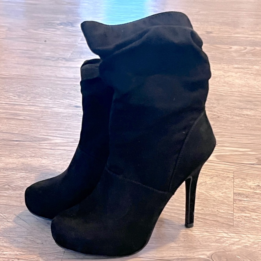 Black suede booties Madeline